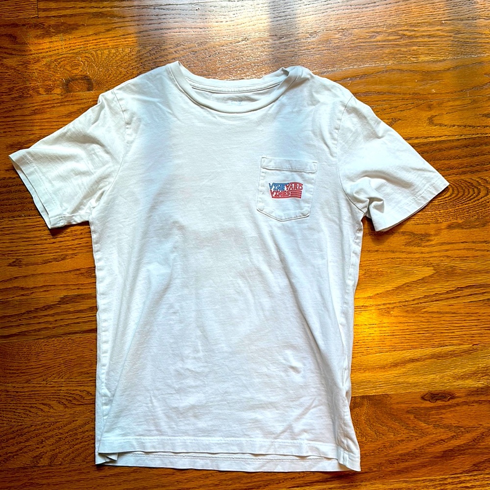 White vineyard vines tee with blue and red logo boys size small 8-10